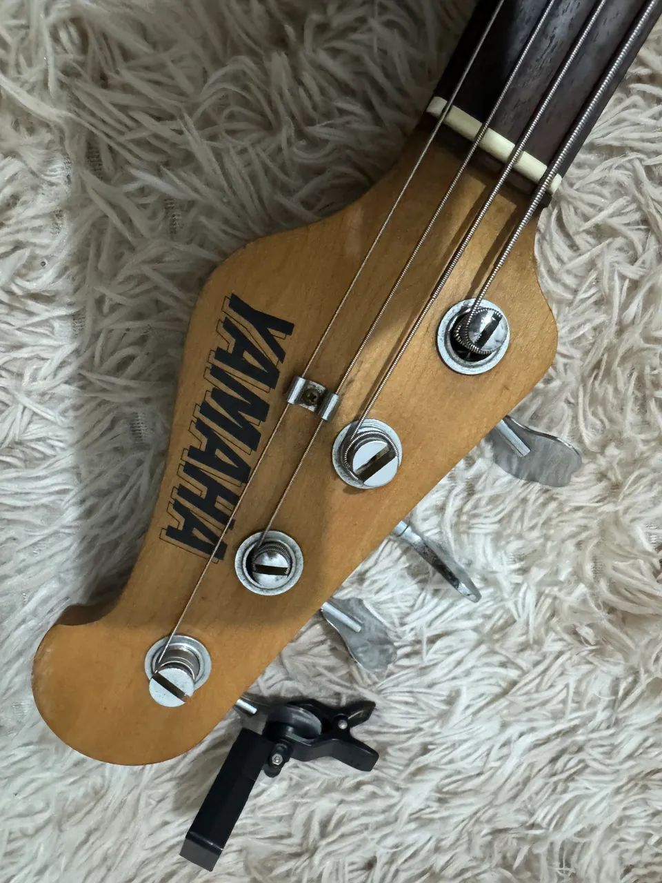 Baixo yamaha 