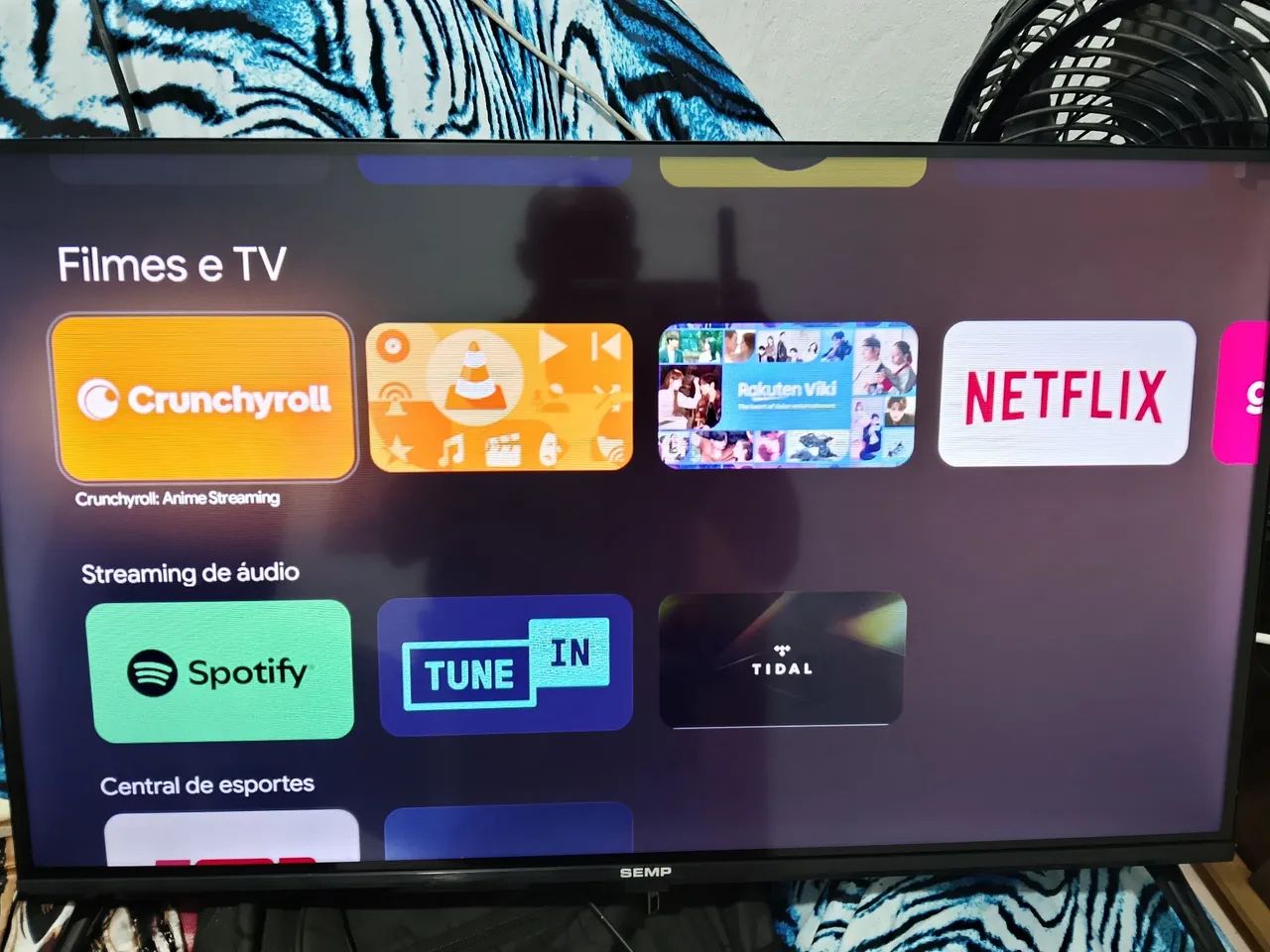 Tv smart Android Semp 32 polegadas completa bem conservada  - Foto 4