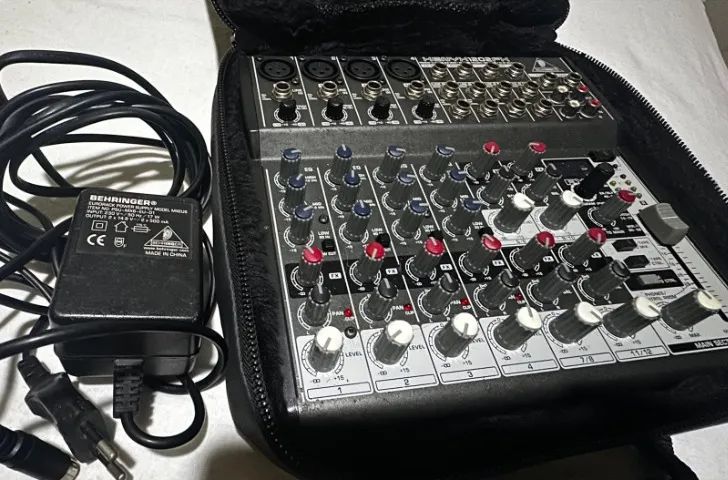 Vendo Mesa de Som Marca Behringer