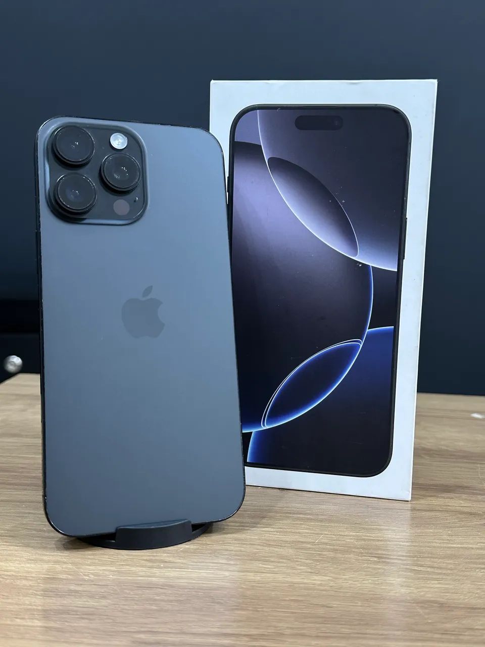 iPhone 16 Pro Max 256gb Black SEMI NOVO - Celulares e Smartphones