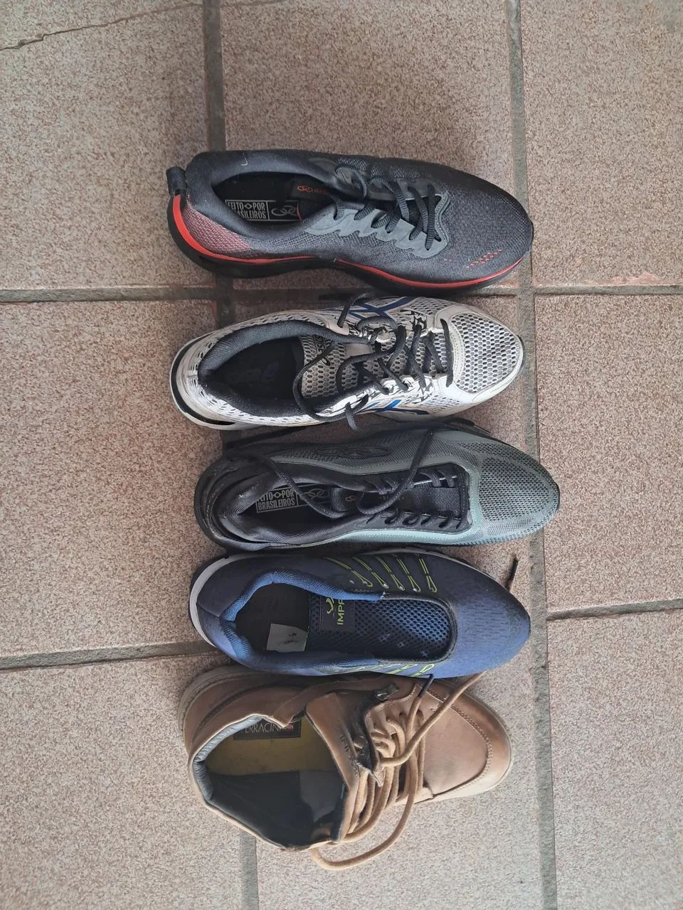 Tenis pra galera de um pé só 