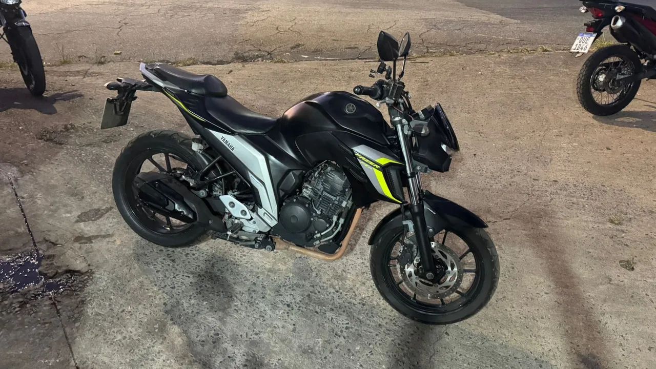 Fz. 25  2023 v.2000