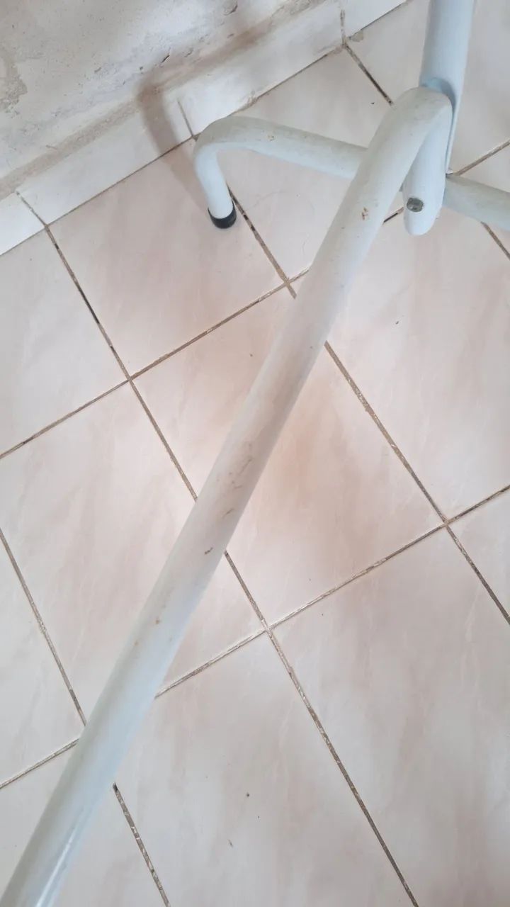 Arara de roupas branca  - Foto 4