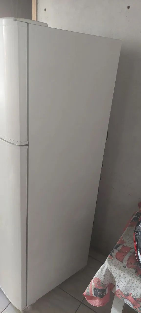 Geladeira Electrolux DF40 Frost Free Branca  - Foto 6