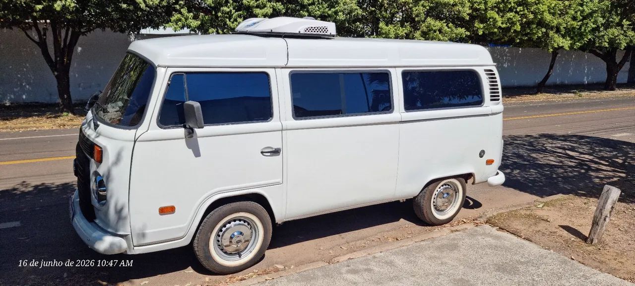 Volkswagen Kombi Kombi Standard 1.4 Mi Total Flex 8V 2014