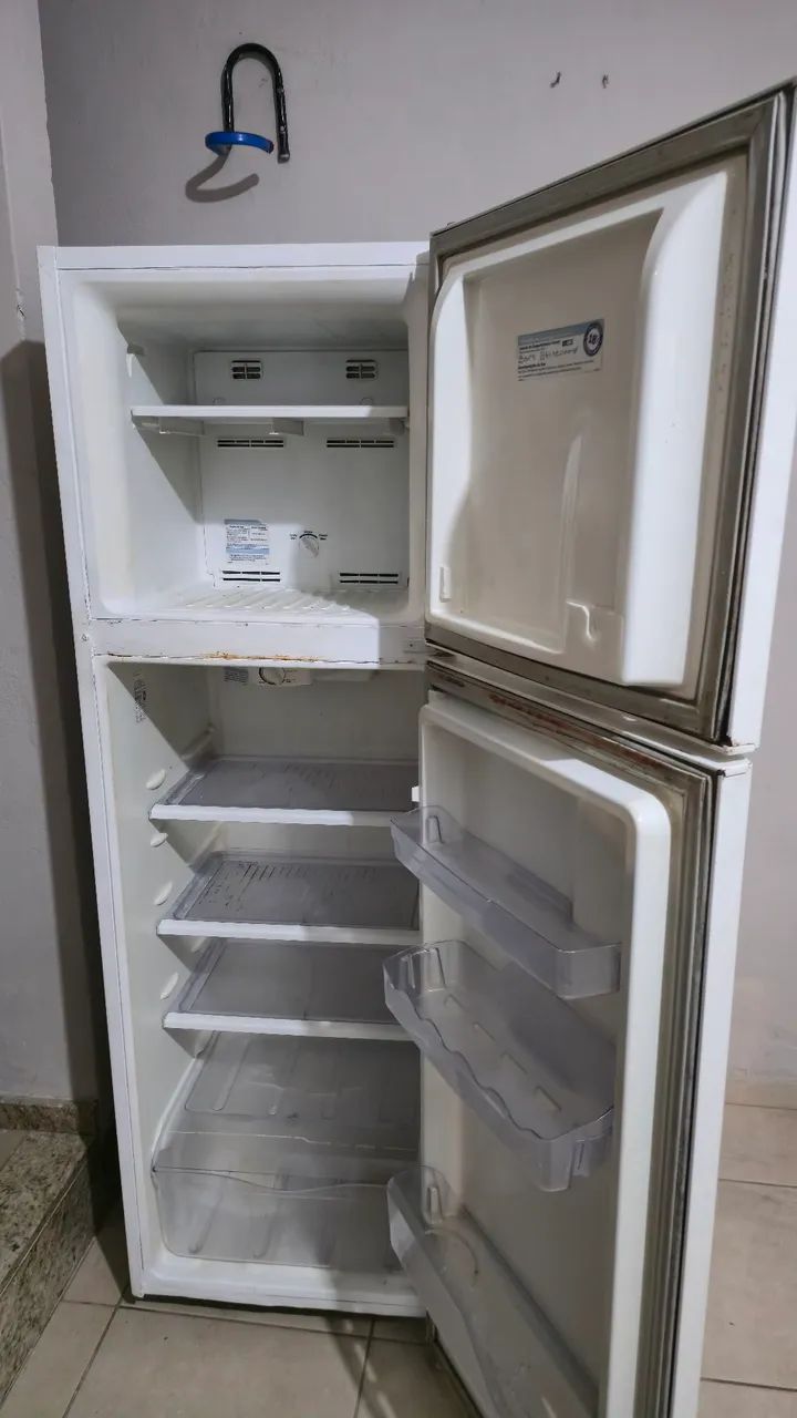 Geladeira Eletrolux 261L - Foto 4