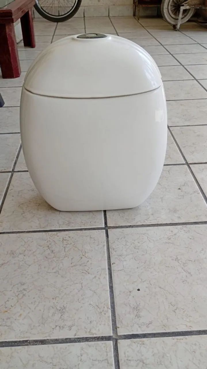 Incepa Massima wall-mounted toilet tank