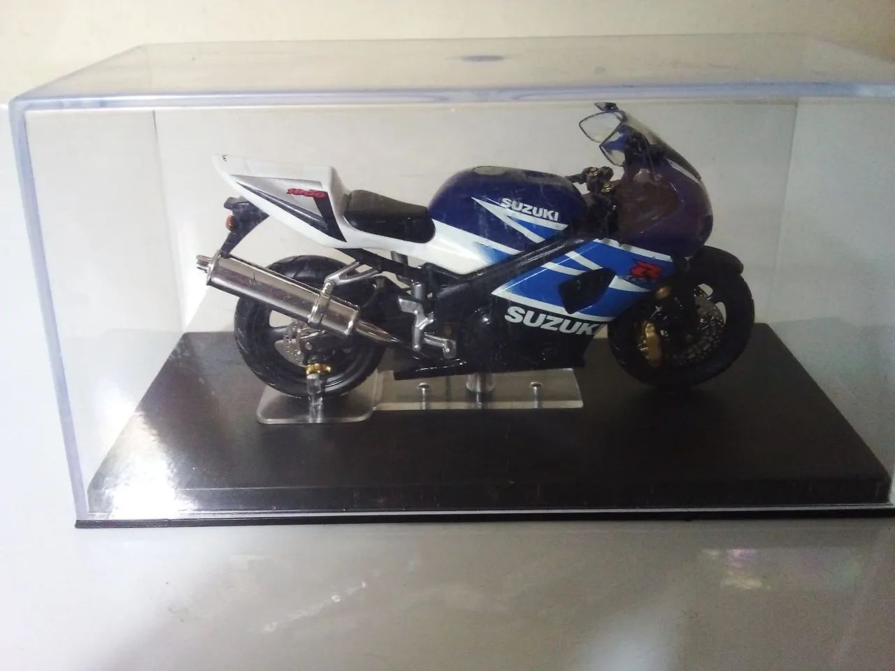 Miniatura Suzuki GSXR 1000 1:24 - Foto 4