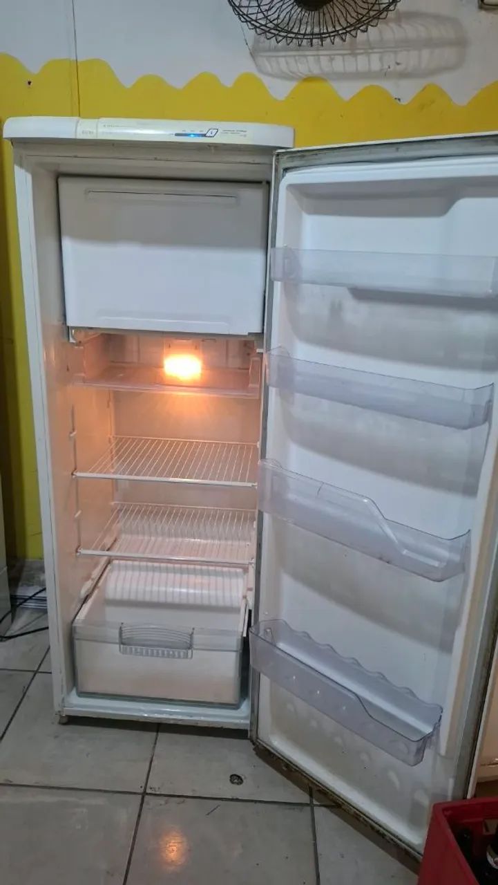Geladeira Eletrolux Degelo seco  - Foto 2