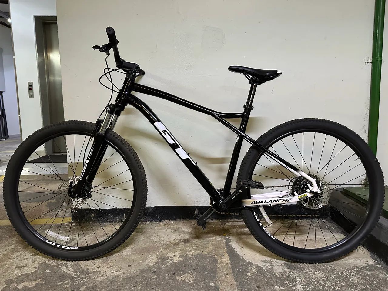 Bicicleta GT avalanche Comp 2022 tamanho M perfeito estado