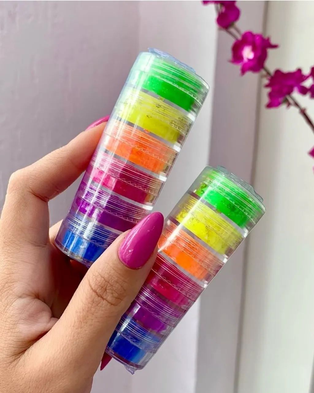 Torre Neon para maquiagem e cabelo 