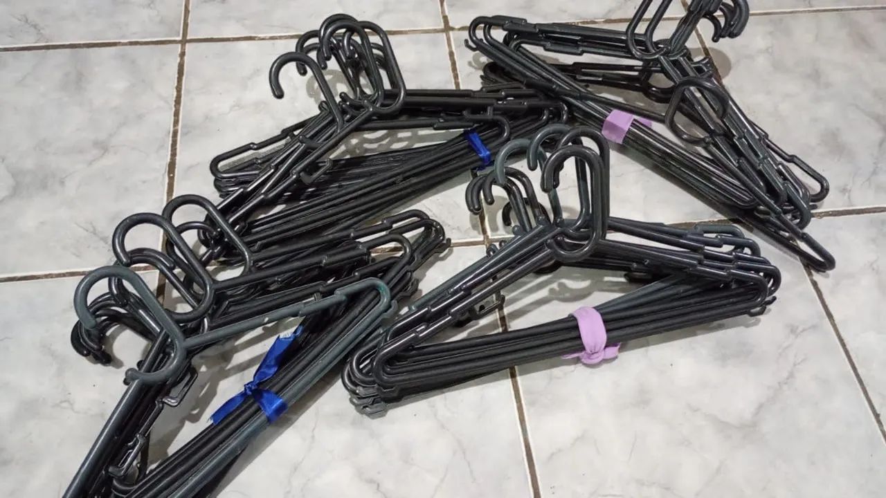 Prateleiras, Araras e Cabides de roupas para lojas  - Foto 3