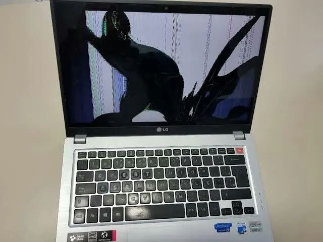 Tela de notebook quebrou? E agora?