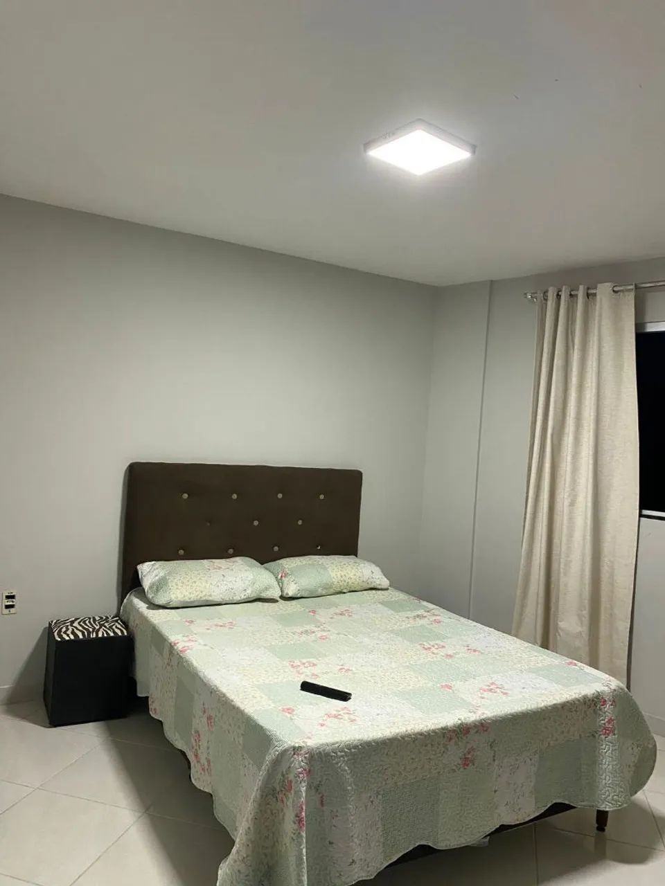 Cama de casal box com cabeceira 