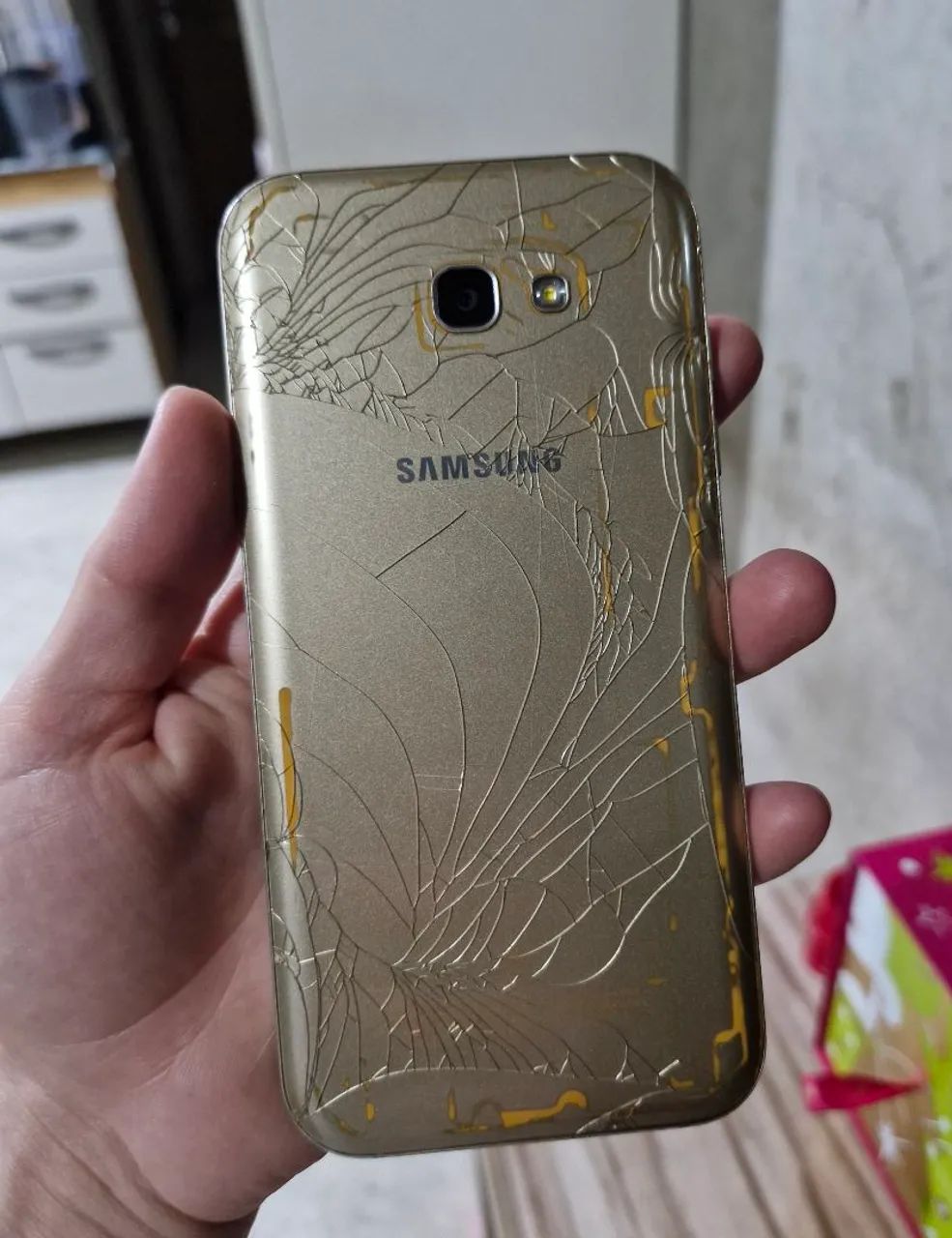 Samsung A7 Dourado - celular quebrado - Foto 4