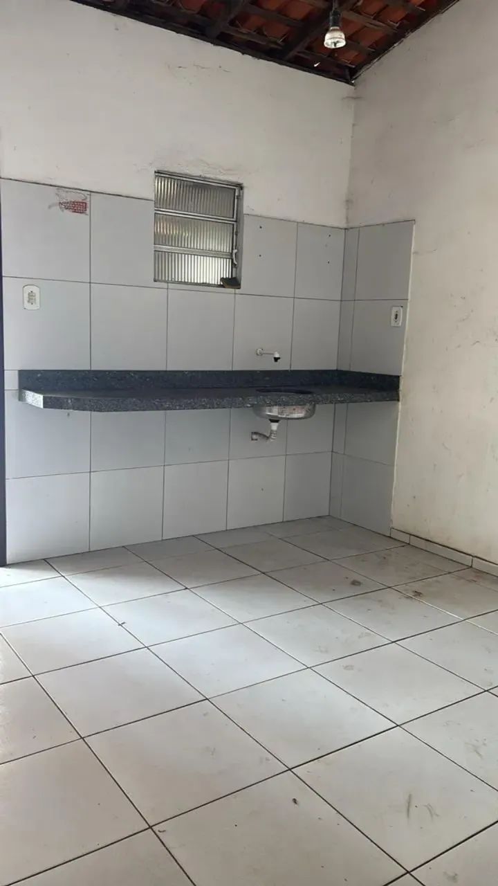 Alugo casa  na Raposa com ampla área externa - Foto 2