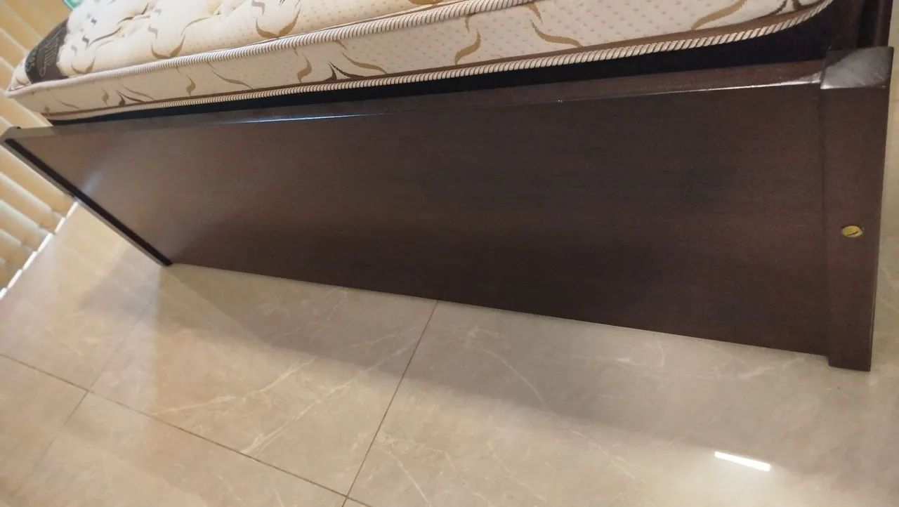 Vendo cama Queen com 2 criados mudos - Foto 3