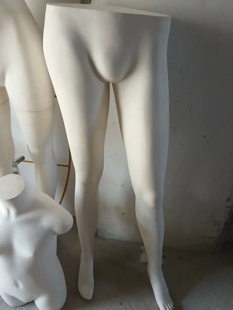 Lote de Manequins e Expositores para Loja / Brechó - Foto 2
