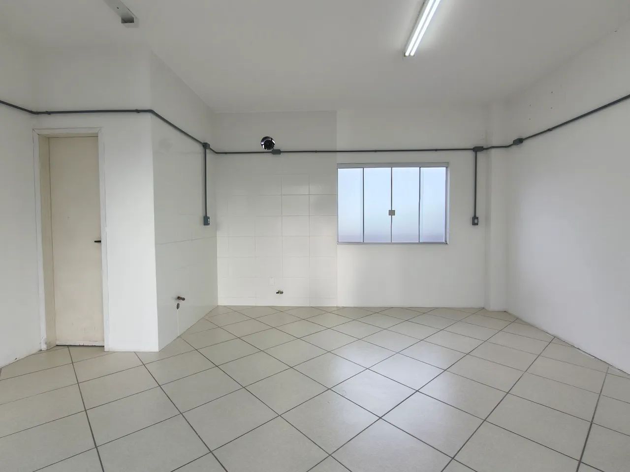 Loja comercial térrea 17m² com lavabo Centro Comercial Águia Do Sul - Campeche  - Foto 3