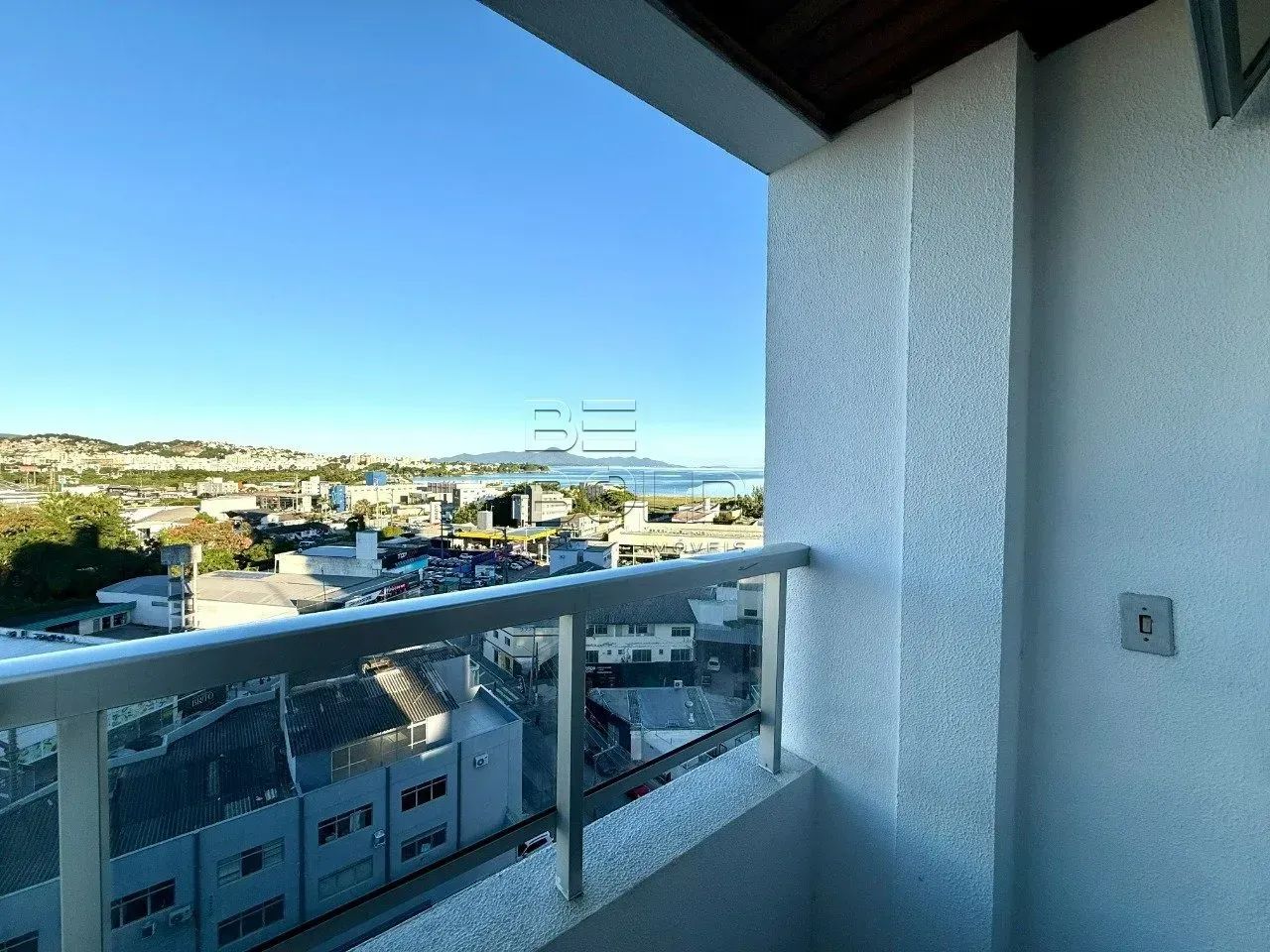 Apartamento vista mar com 1 dormitório em Campinas