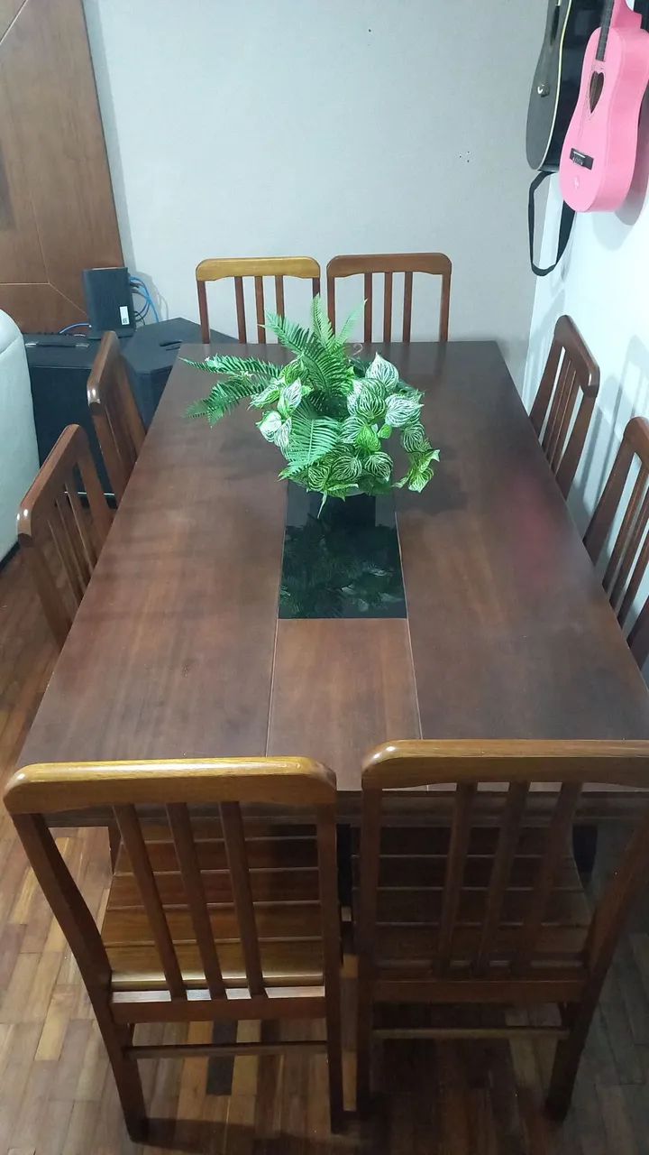 Vendo mesa com 8 cadeiras  - Foto 2