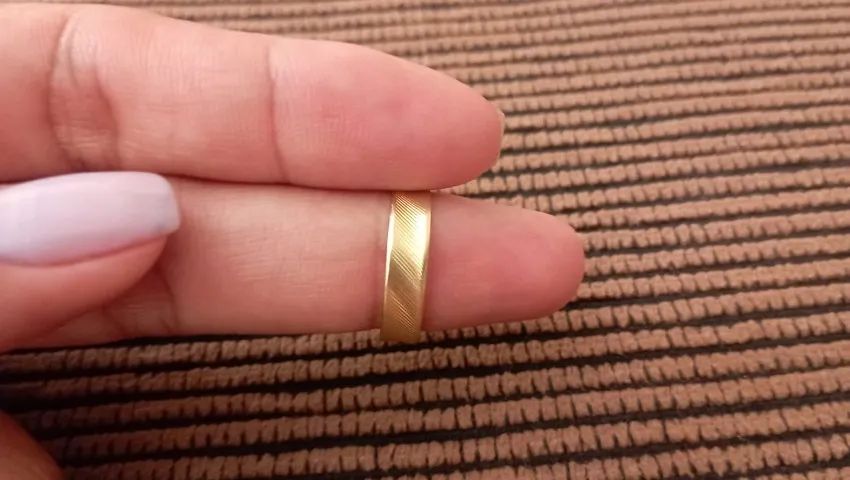 Aliança Ouro 18k Diamantada Reta 4mm  - Foto 2