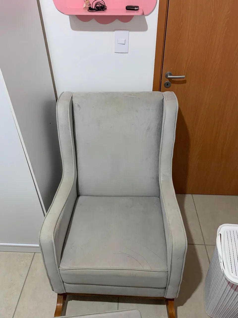 Cadeira de amamentação com pufe  - Foto 4