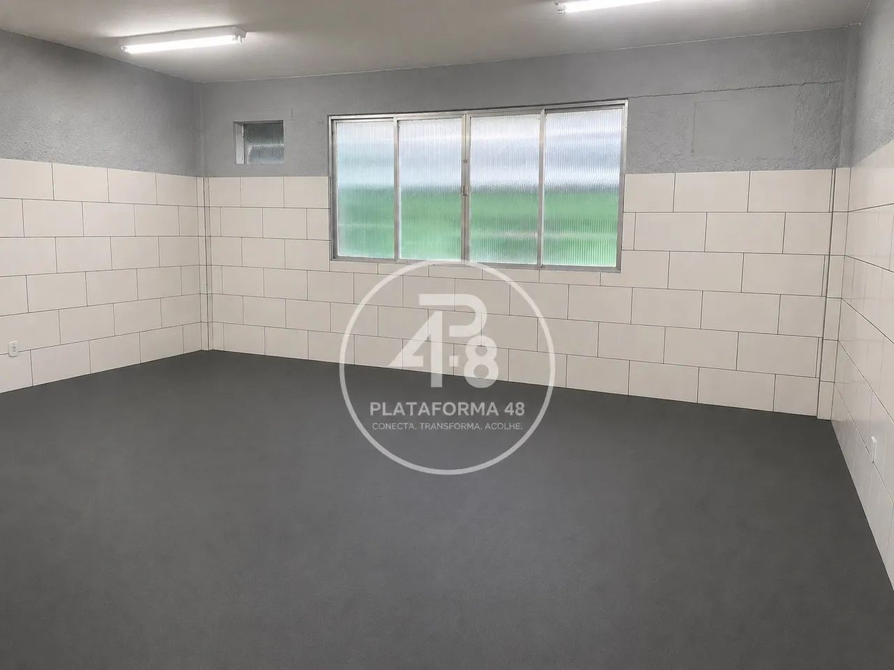 Sala Comercial 30 m² - Recepção - Água e Luz Inclusas 