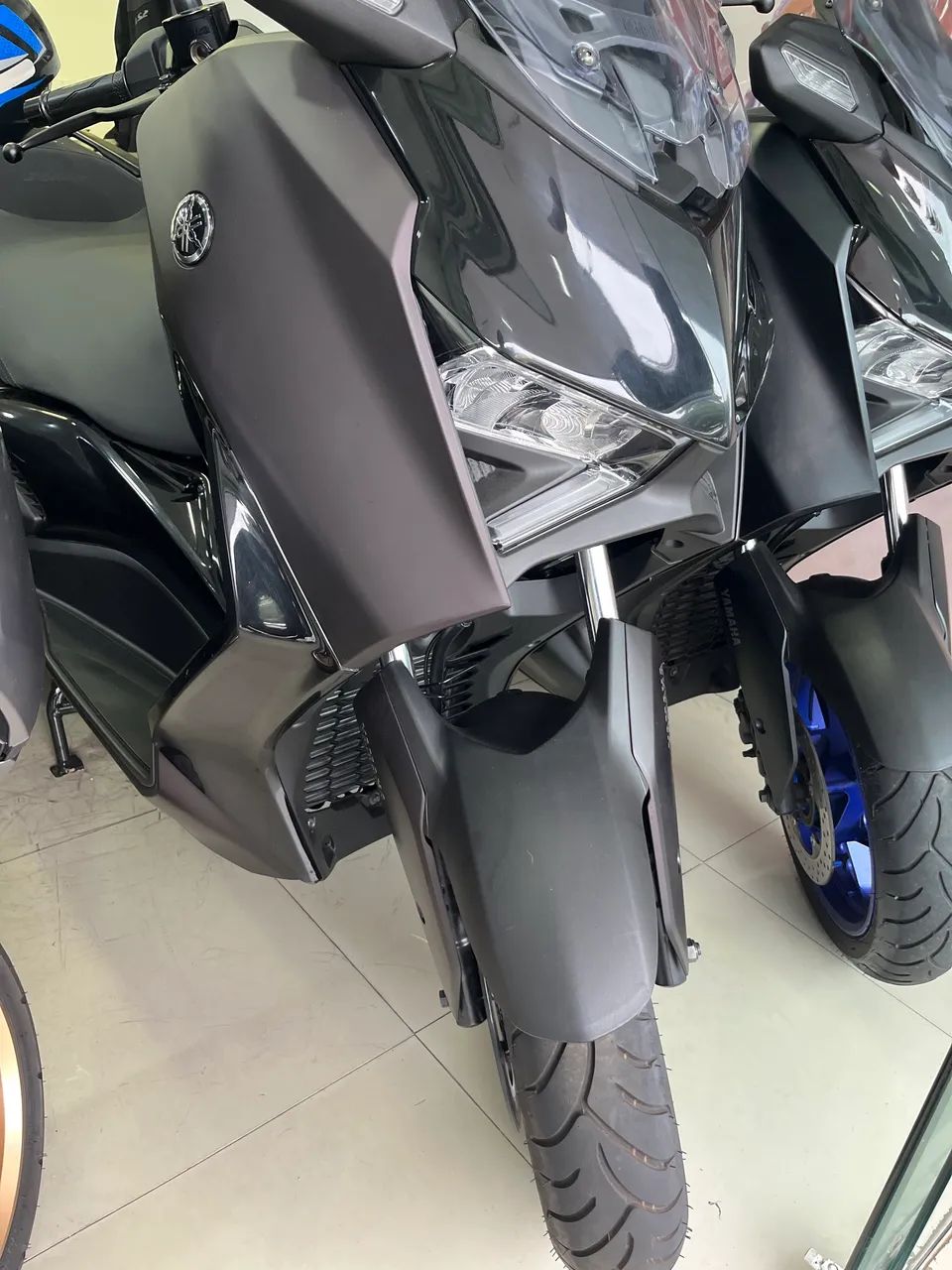Xmax 300 conect 