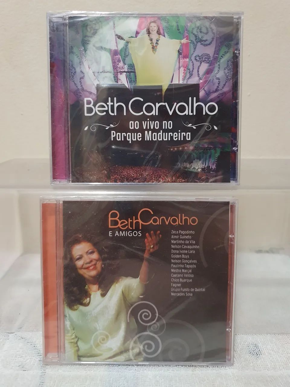 Lote com CDs discografia Beth Carvalho com 2 CDs lacrados