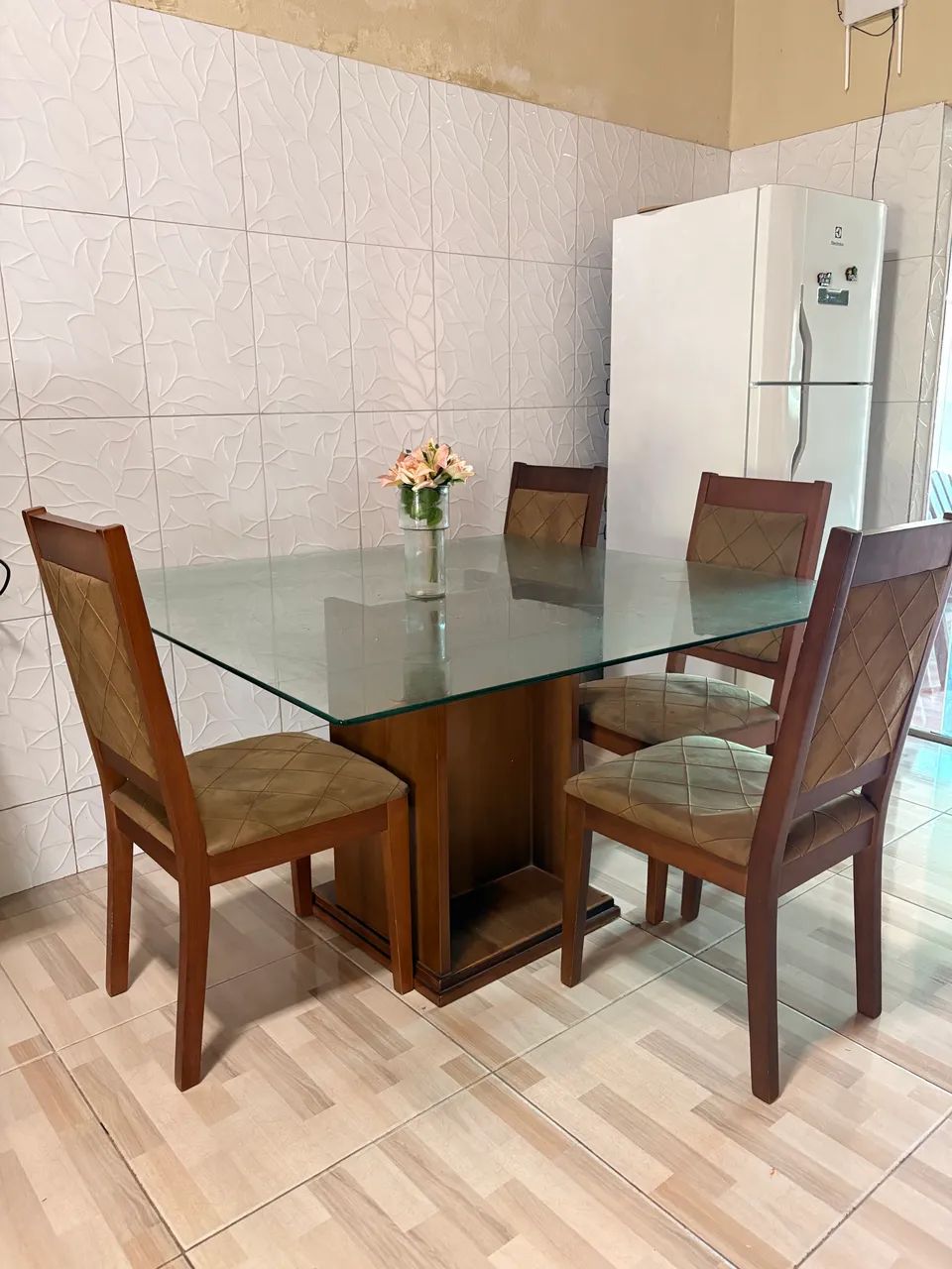 Mesa jantar com cadeiras 