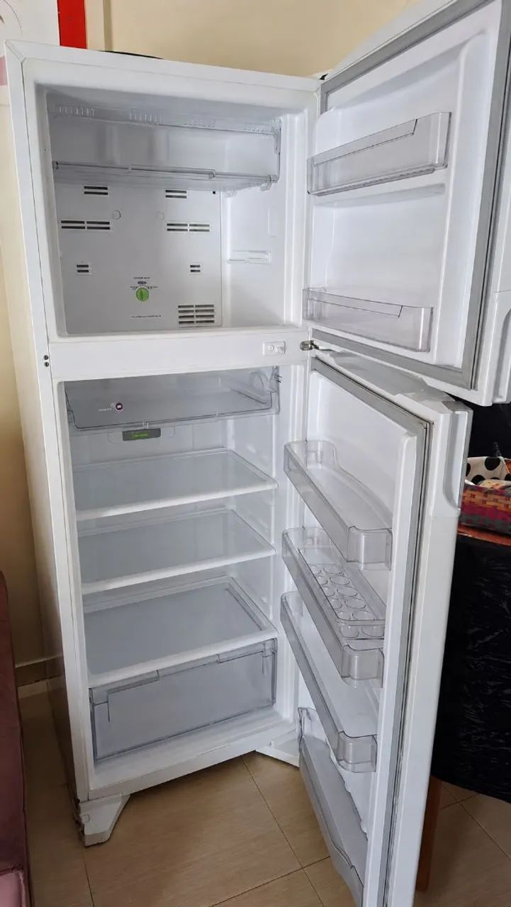 Vende-se uma geladeira da consul usada. - Foto 2