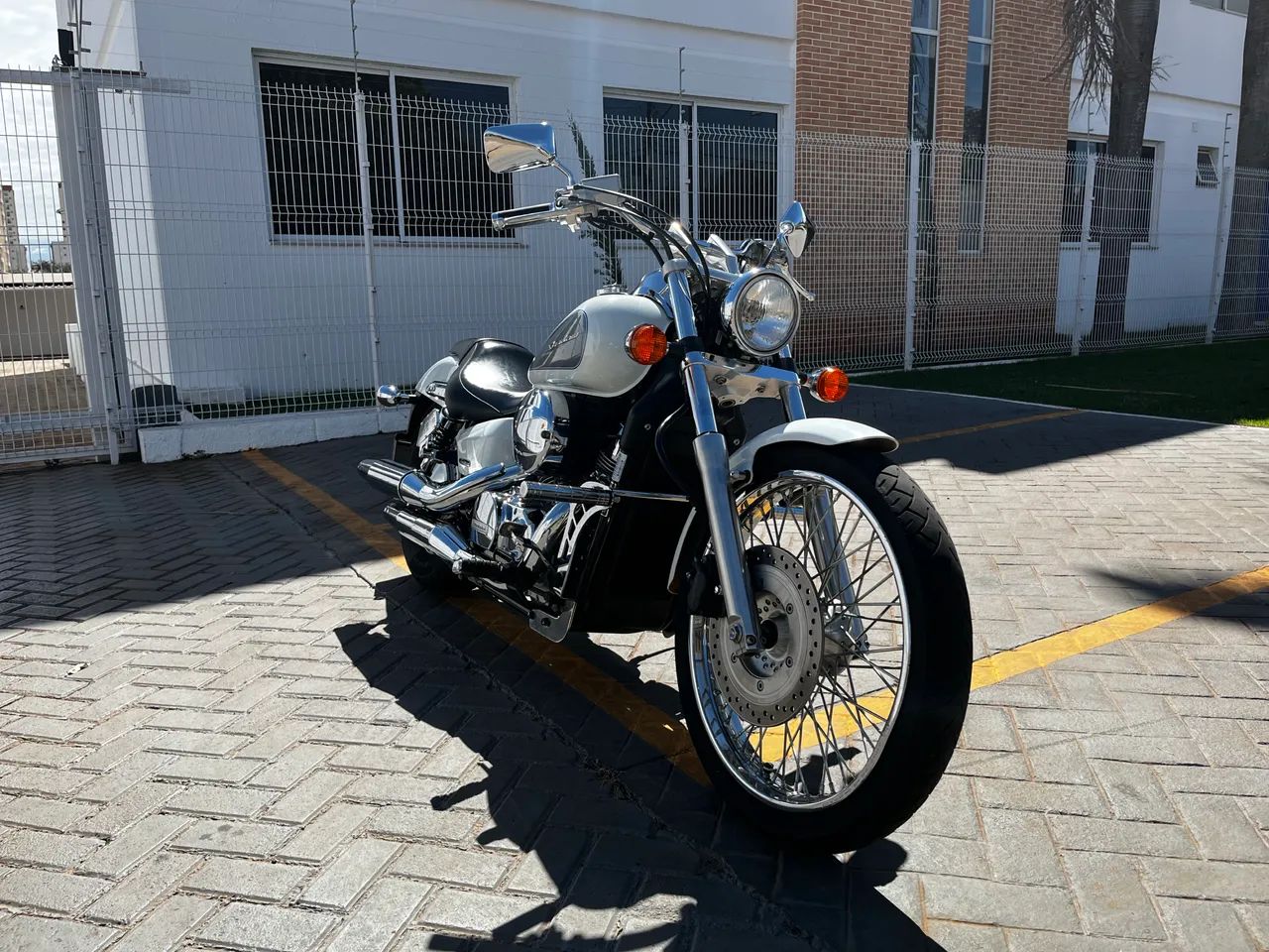 Honda Shadow 750 Branca, Exclusiva com apenas 22.000km toda original - Foto 2