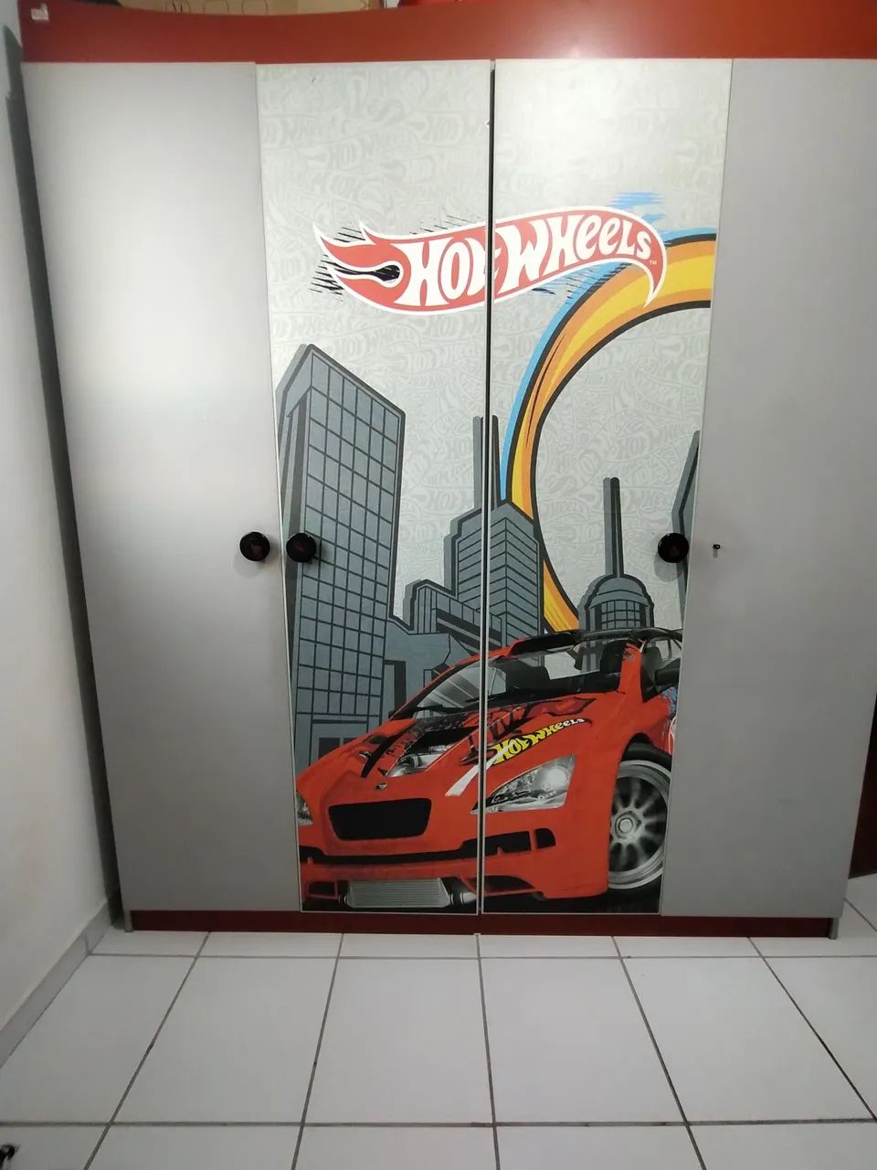 Guarda roupa infantil temática Hot-wheels
