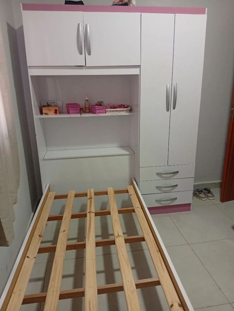 Guarda roupa com cama  infantil menina 