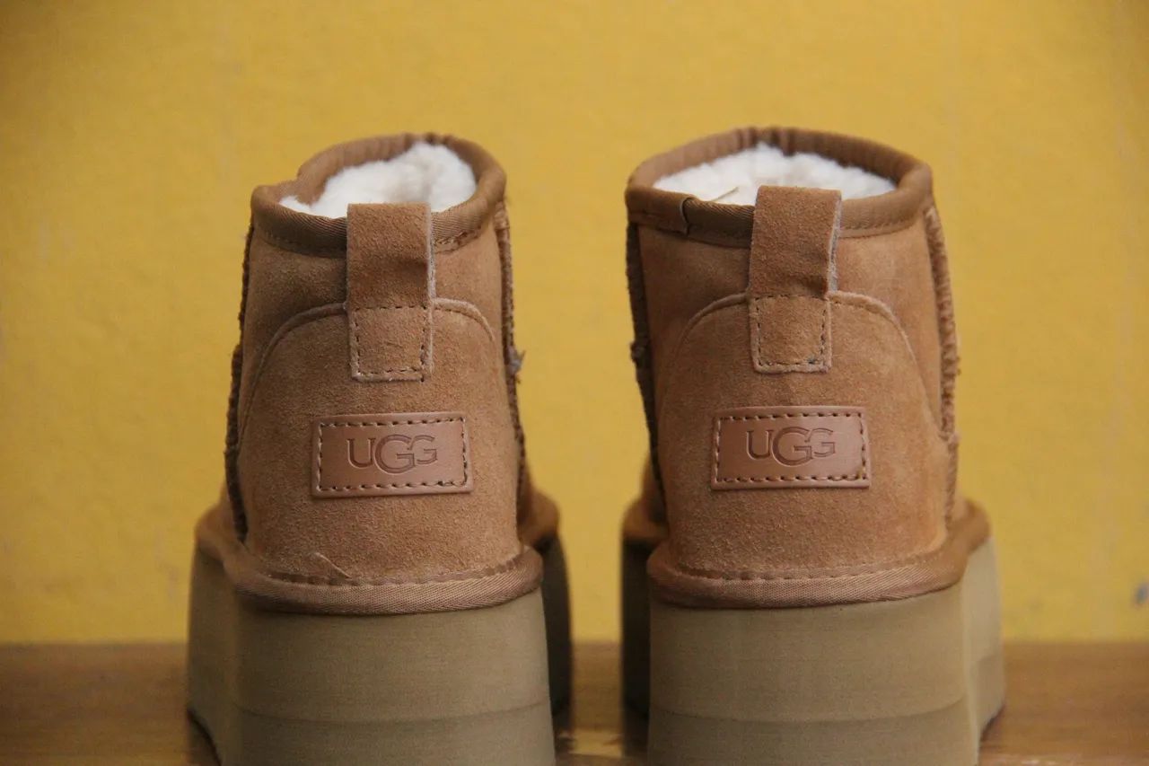 Bota Caramelo em Camurça UGG - Foto 3