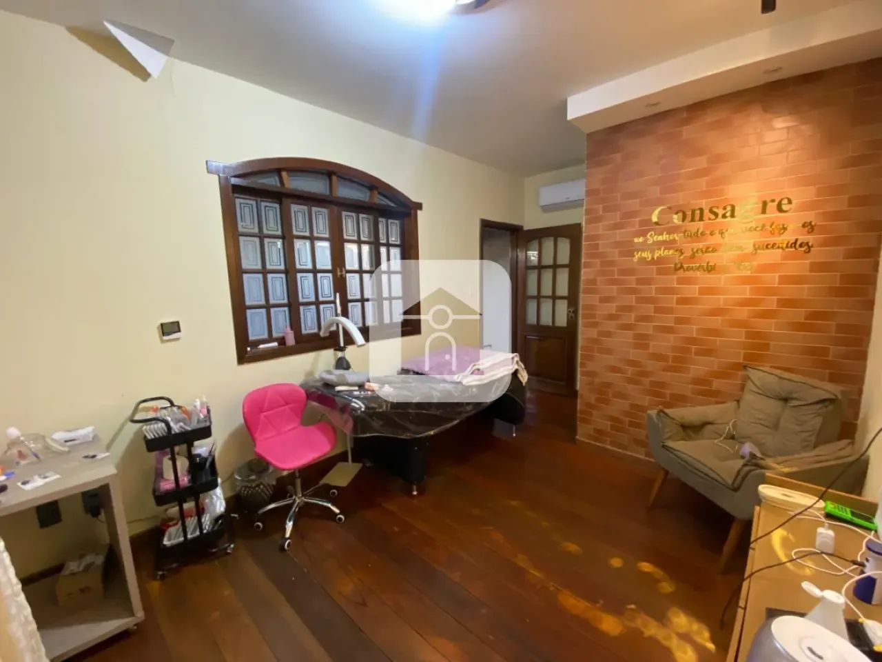Casa Sofisticada com 03 quartos sendo 2 Suítes, Ambientes Planejados e Amplo Quintal - Foto 4
