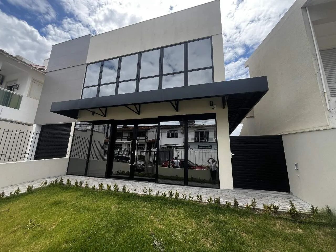 Prédio Comercial em Jardim Atlântico, Florianópolis |