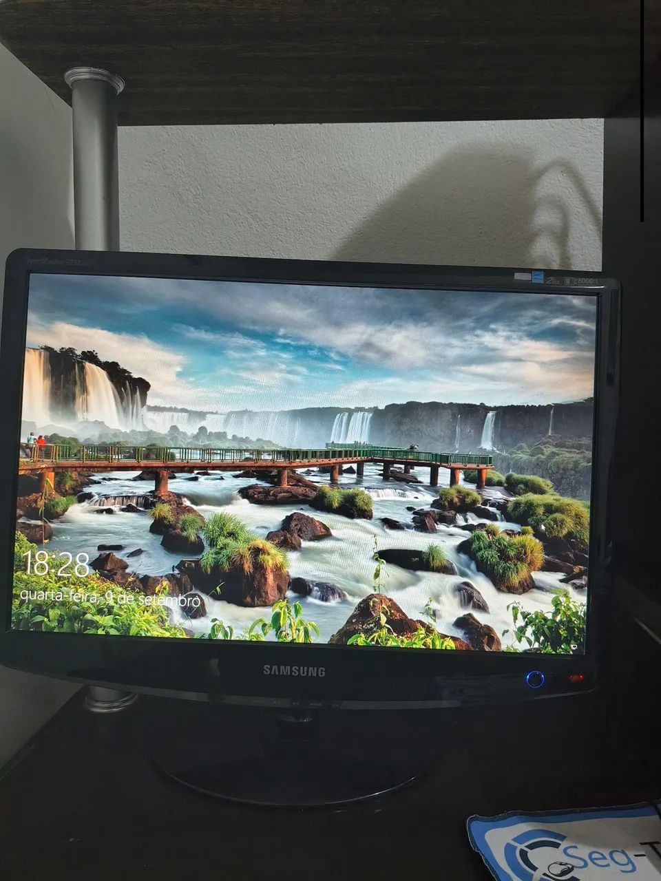 Monitor 22 Polegadas LCD Samsung com Defeito Simples