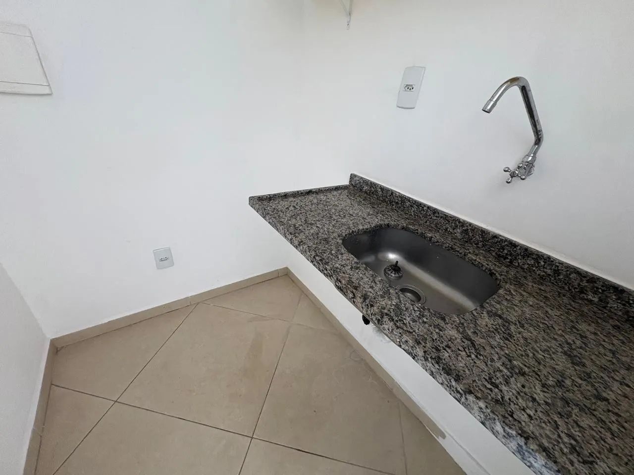 SALA COMERCIAL PARA LOCAÇÃO NO CENTRO - Foto 4