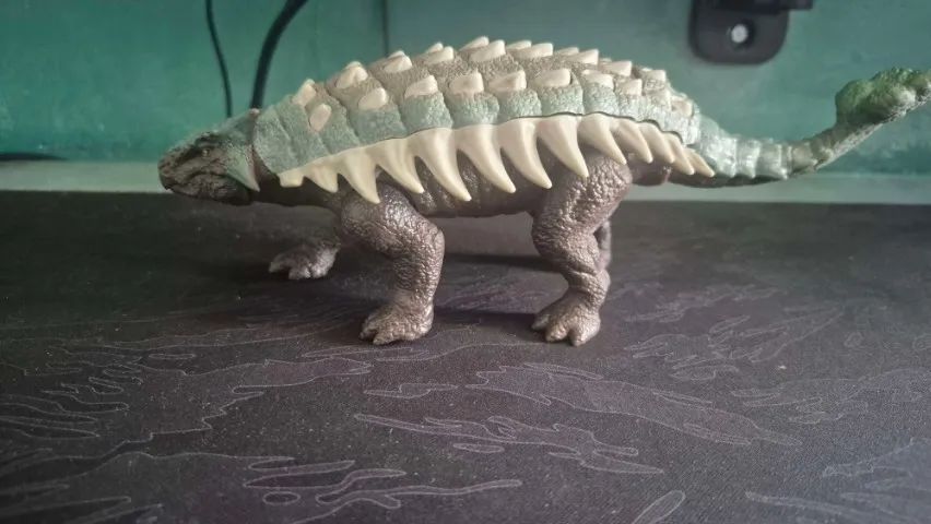 JURASSIC WORLD ANQUILOSSAURO MATTEL