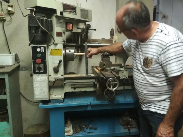 Imperdível !! Baixei o preço ! Torno Mecânico Semi Novo ( com Manual de instruções) - Foto 2