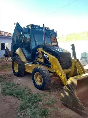 Retroescavadeira cat 415e cabinada 2015