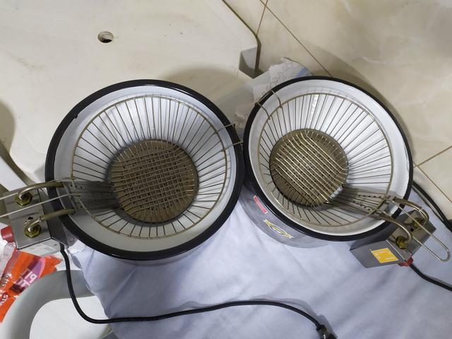 Vendo fritadeira elétrica 220 V - Foto 2