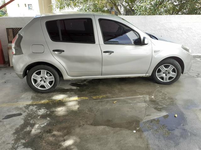 Vende se um sandero 1.6 completo valor 20500 2013/2014 - Foto 4