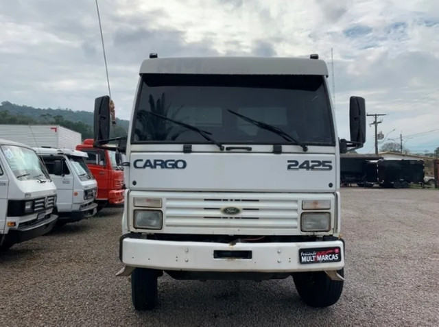 FORD CARGO 2425