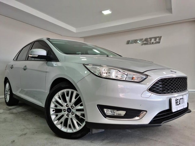 FORD FOCUS FASTBACK SE 2.0 AUTOMÁTICO