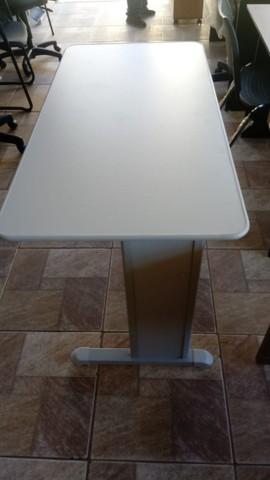 Mesa reta com pé metálico- produto novo  - Foto 2