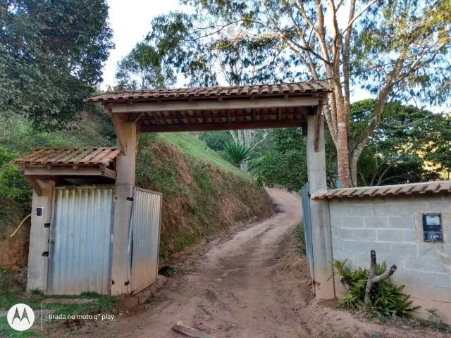 Venha conhecer esta agradável Chácara em Domingos Martins, cercada por lagoas e nascente