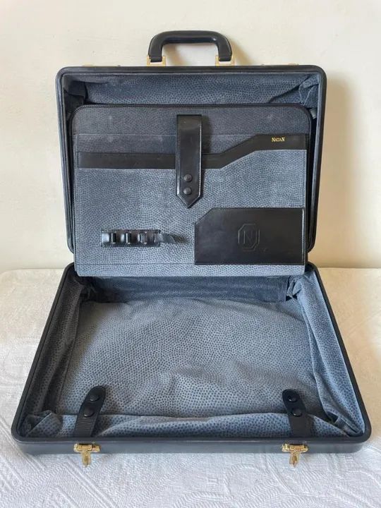 Maleta de couro com segredo